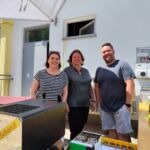 Marion Harder, Elisabeth Popenreither und Markus Kiebl in der Ausschank