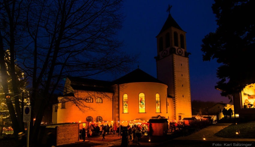 Adventmartk Mit Kirche 2016 Satzinger