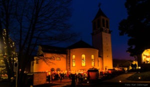 Adventmartk Mit Kirche 2016 Satzinger