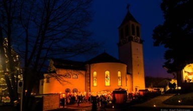 Adventmartk Mit Kirche 2016 Satzinger